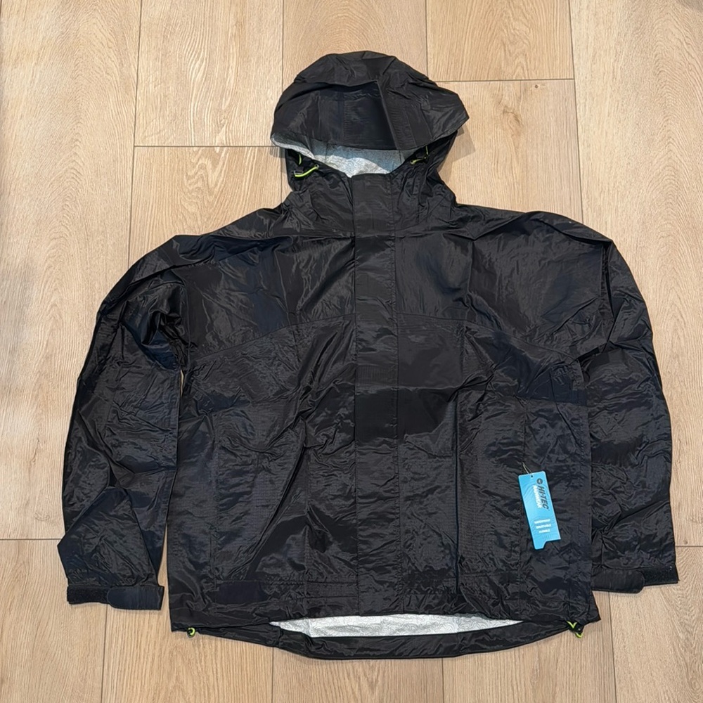 Hi-Tec Windbreaker Jacket. 100% Nylon ripstop fabric. Size: Small